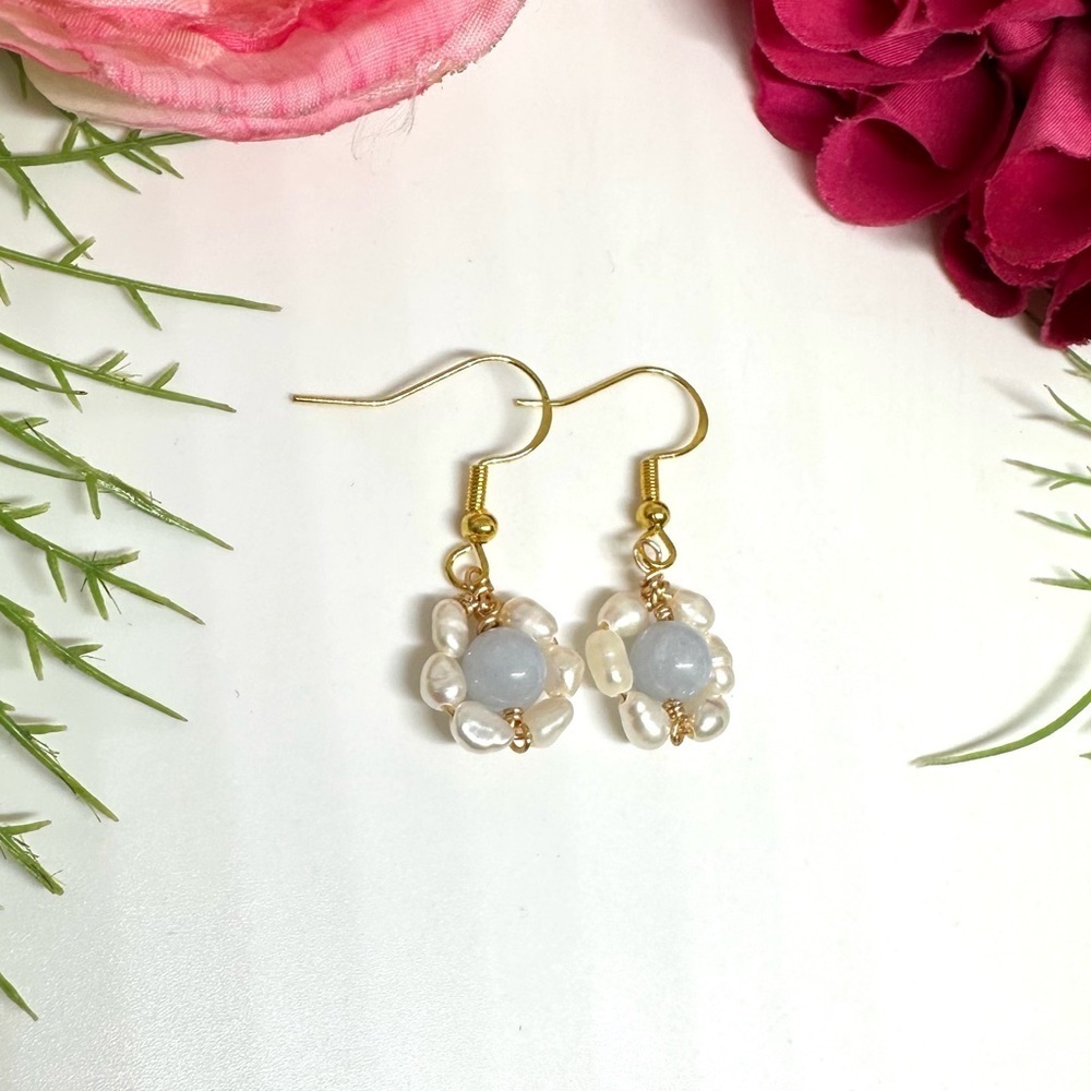NEW⚜️Raw Aquamarine Freshwater Pearl Flower Charm Earrings - Picture 2 of 6